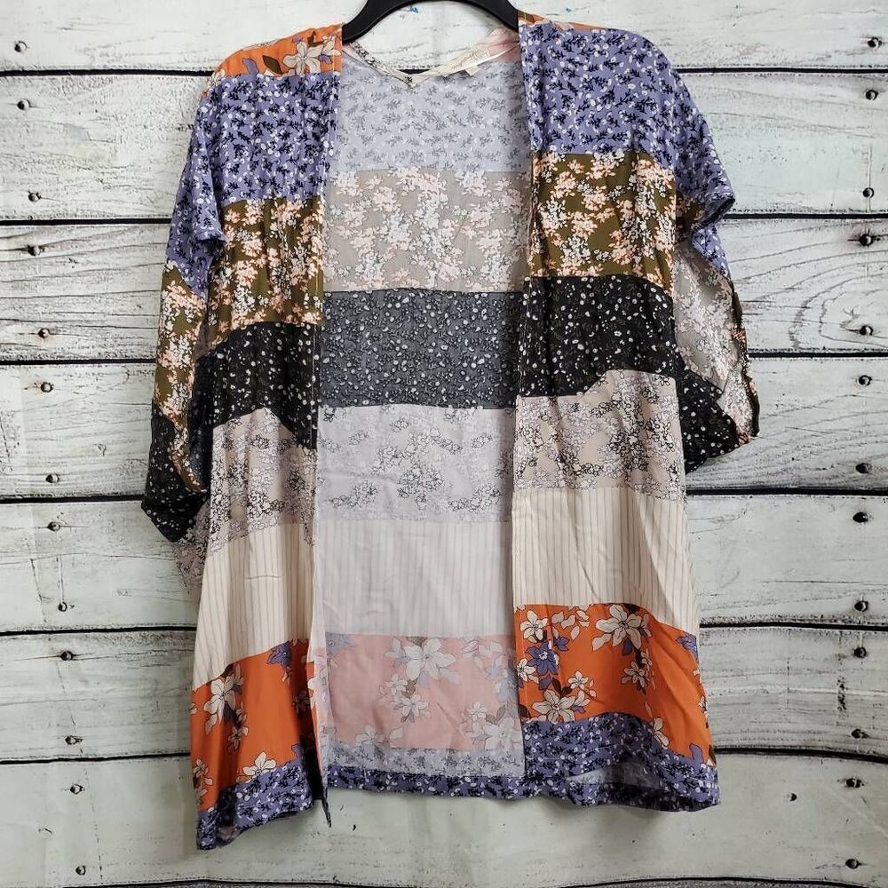 Mystree Medium/Large  Floral Open Front Cover Top